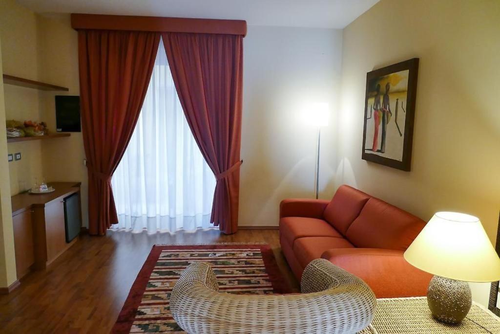 Stella Charming & Luxury Rooms コンヴェルサーノ エクステリア 写真