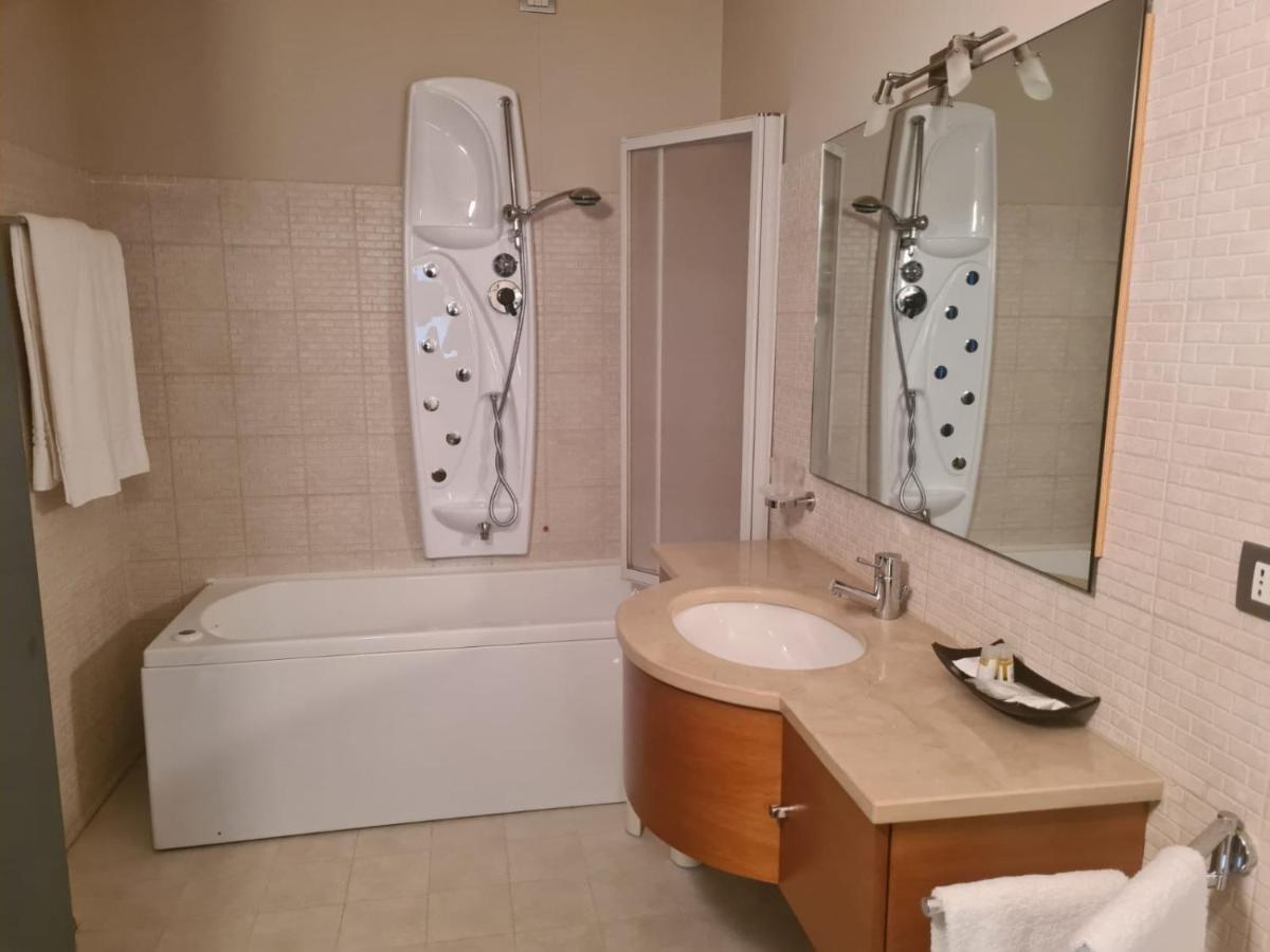 Stella Charming & Luxury Rooms コンヴェルサーノ エクステリア 写真